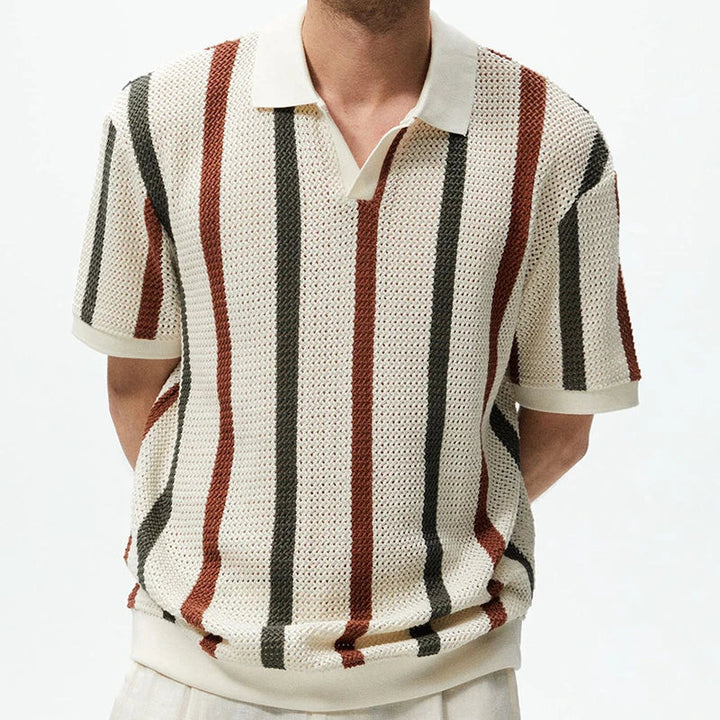 Heren vintage polo met strepen in blauw en wit, klassiek en comfortabel voor een smart casual zomerlook.