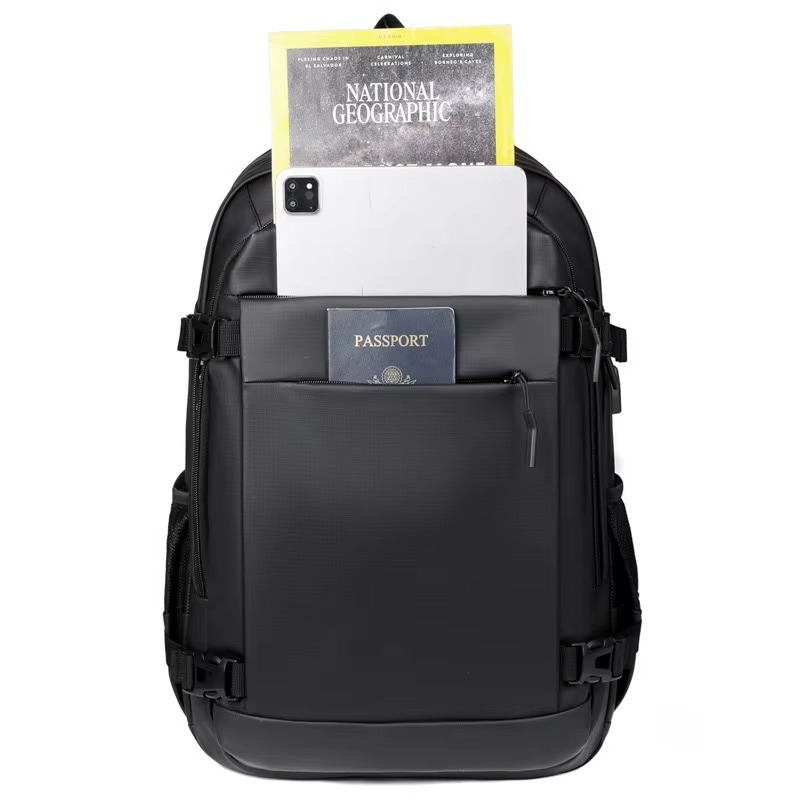 Duurzame waterdichte heren tas, perfect voor werk, school en reizen met veilig laptopvak.
