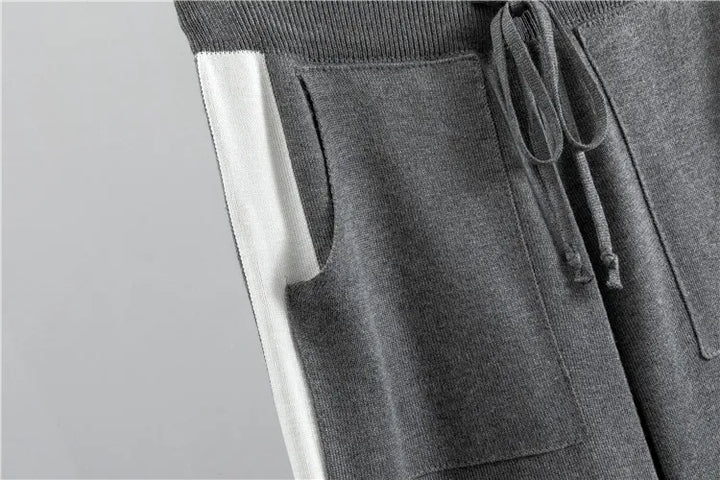 Warm herfst/winter dames trainingspak Isla. Tweedelige set voor comfort en stijl, perfect voor binnen en buiten.