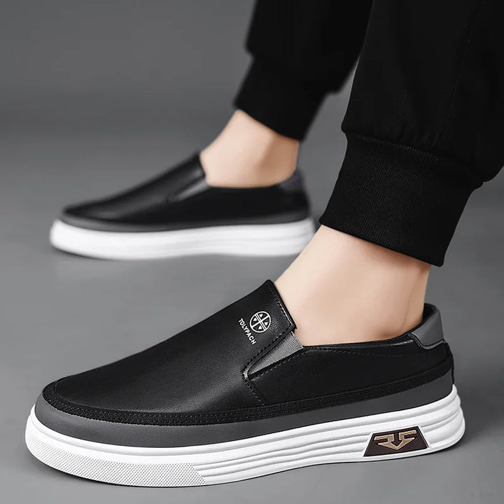 Orthopedische heren instapschoenen voor superieur comfort en ondersteuning. Stijlvol zwart design voor elke dag.