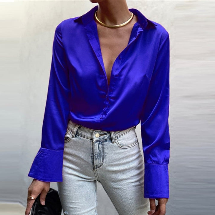 Elegante Sammie Satin dames blouse, perfect voor een avondje uit of diner.