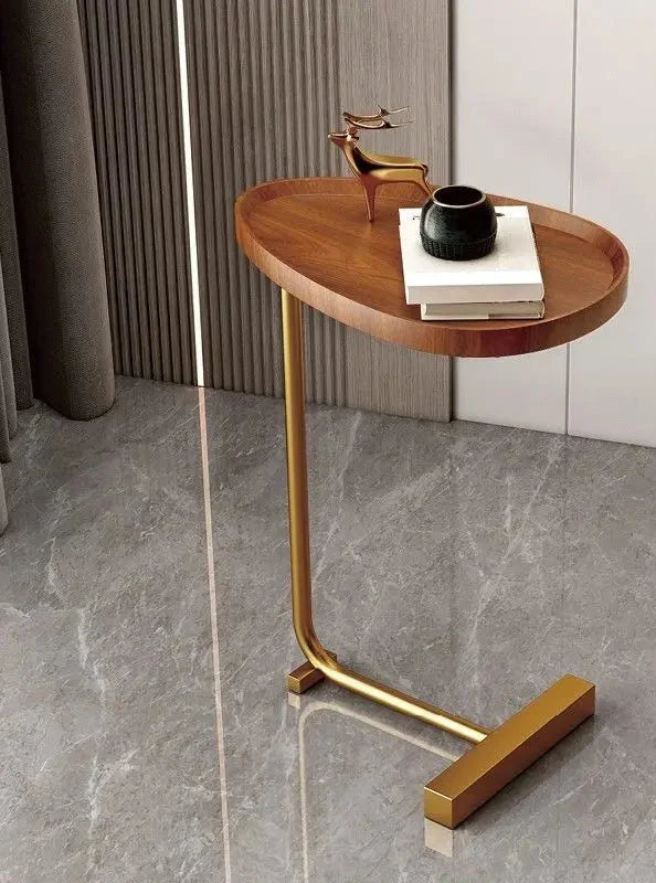 Compacte design bijzettafel, een essentieel modern meubelstuk voor kleine ruimtes.