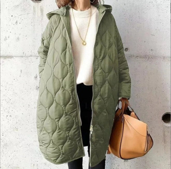 Lange warme winterjas voor dames met capuchon. Perfect voor de koude dagen, verkrijgbaar in stijlvol zwart.