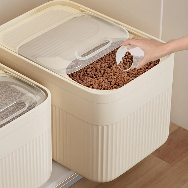Witte luchtdichte voercontainer voor 5kg dierenvoer, ideaal voor honden en katten. Houdt brokjes langer vers.
