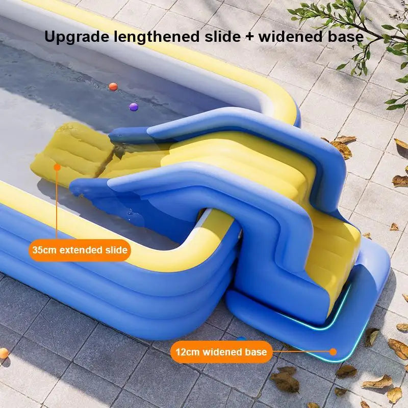 Grote opblaasbare waterglijbaan van duurzaam PVC; veilig buitenspeelgoed voor urenlang zomerplezier.