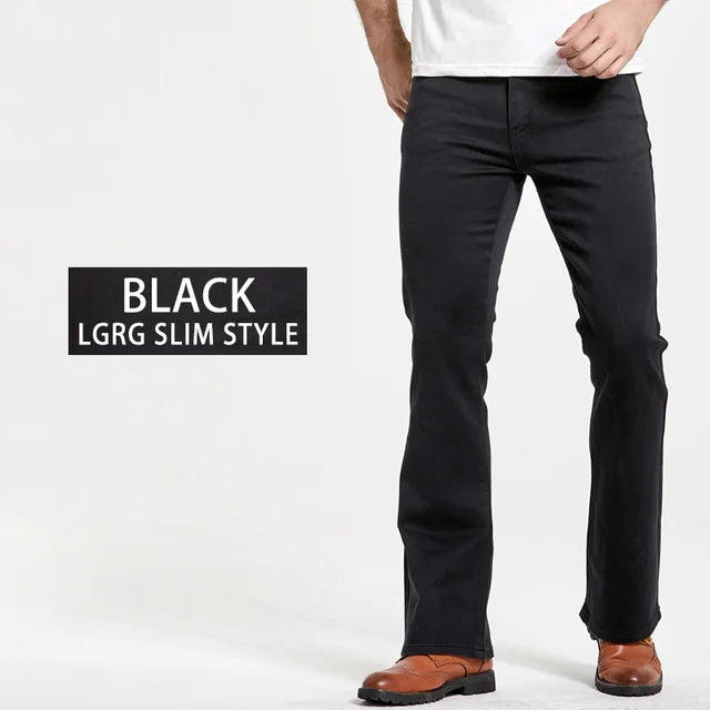 Comfortabele zwarte boot cut jeans voor heren. Combineert moderne stijl met dagelijks draaggemak.