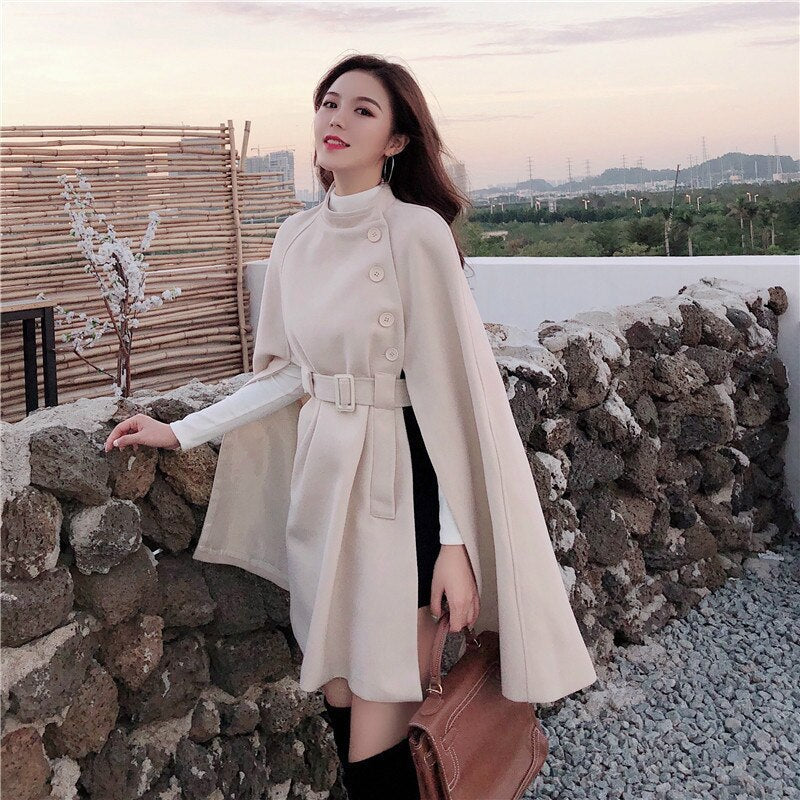 Modieuze AlishasJacket dames cape jas, comfortabel en elegant, geschikt als trendy herfstjas of winterjas.