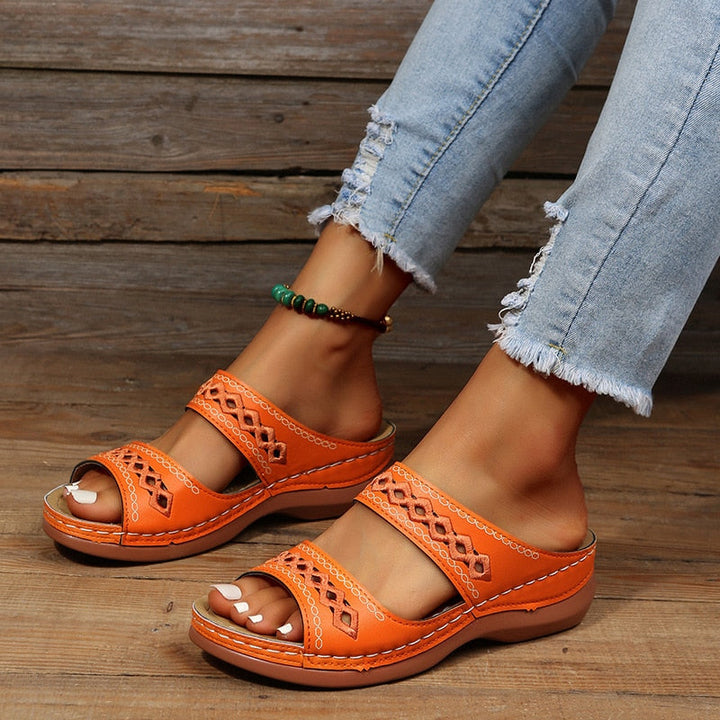Modieuze dames comfortsandalen met zachte voetsteun en schokabsorptie, bieden pijnvrij loopcomfort voor elke dag.