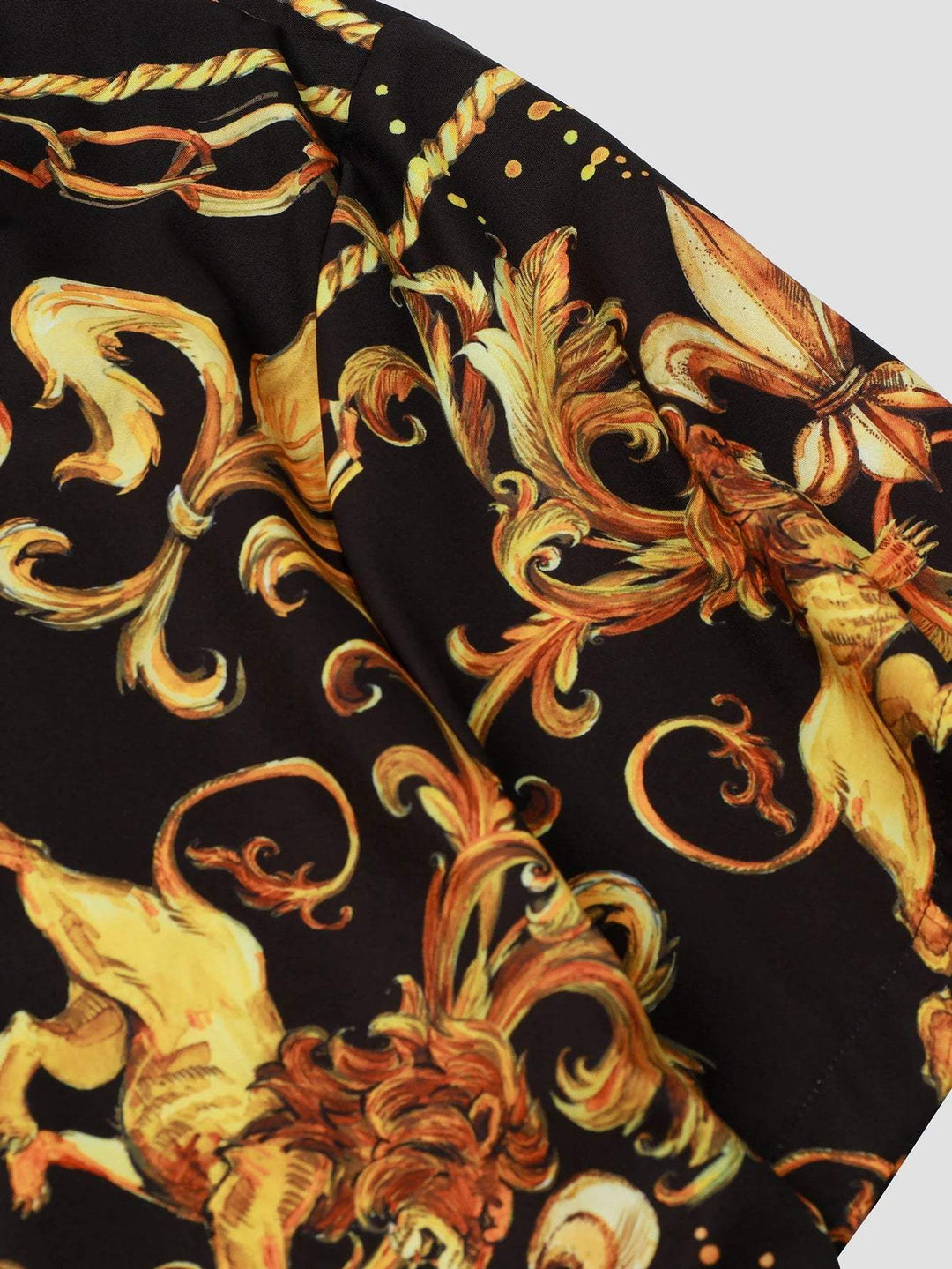 Chique heren overhemd, korte mouw, met opvallende gouden barok print voor luxe avondkleding.