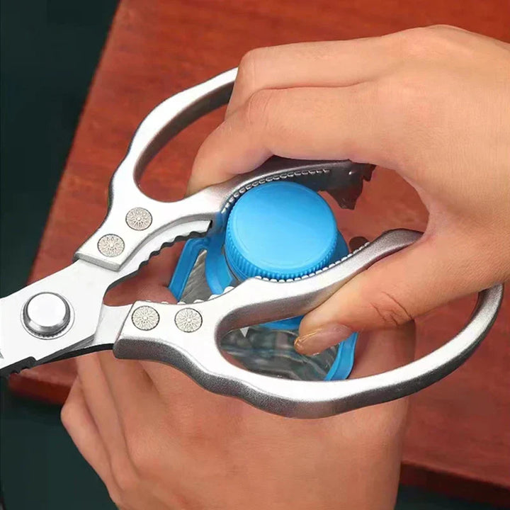 Ergonomische Japanse RVS schaar met aluminium grip voor precisie en comfort bij elke keukentaak.