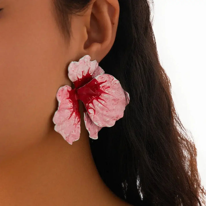 Modern design dames bloemen oorbellen, trendy en uniek sieraad. Ideaal voor een opvallende, elegante stijl.