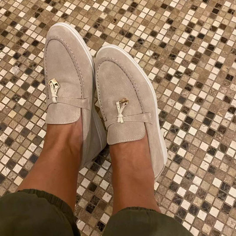 Dames loafers met gepunte teen. Stijlvolle en comfortabele slip-on schoenen, ideaal voor lente en zomer.