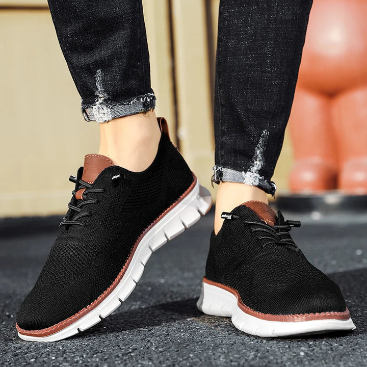 Khaki casual heren sneakers met focus op de comfortabele zool en ademend bovenwerk.