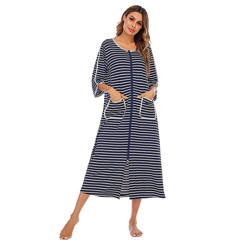 Dames badjas met capuchon en rits; de perfecte loungewear of pyjama voor vrouwen die comfort zoeken.