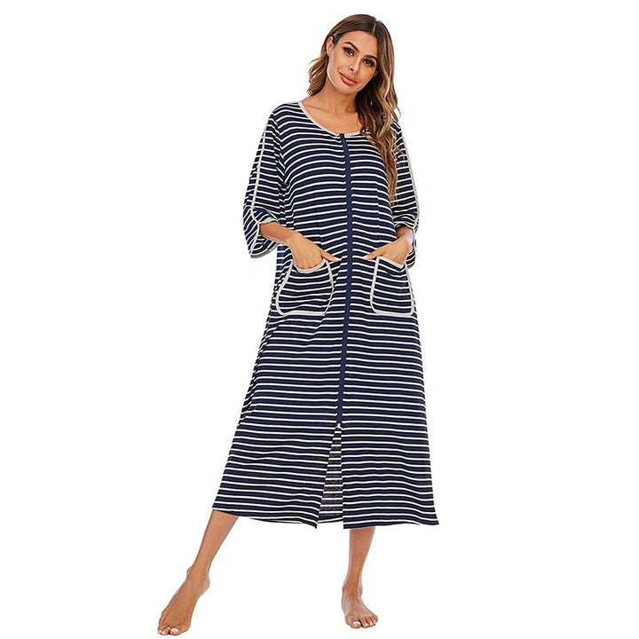 Dames badjas met capuchon en rits; de perfecte loungewear of pyjama voor vrouwen die comfort zoeken.