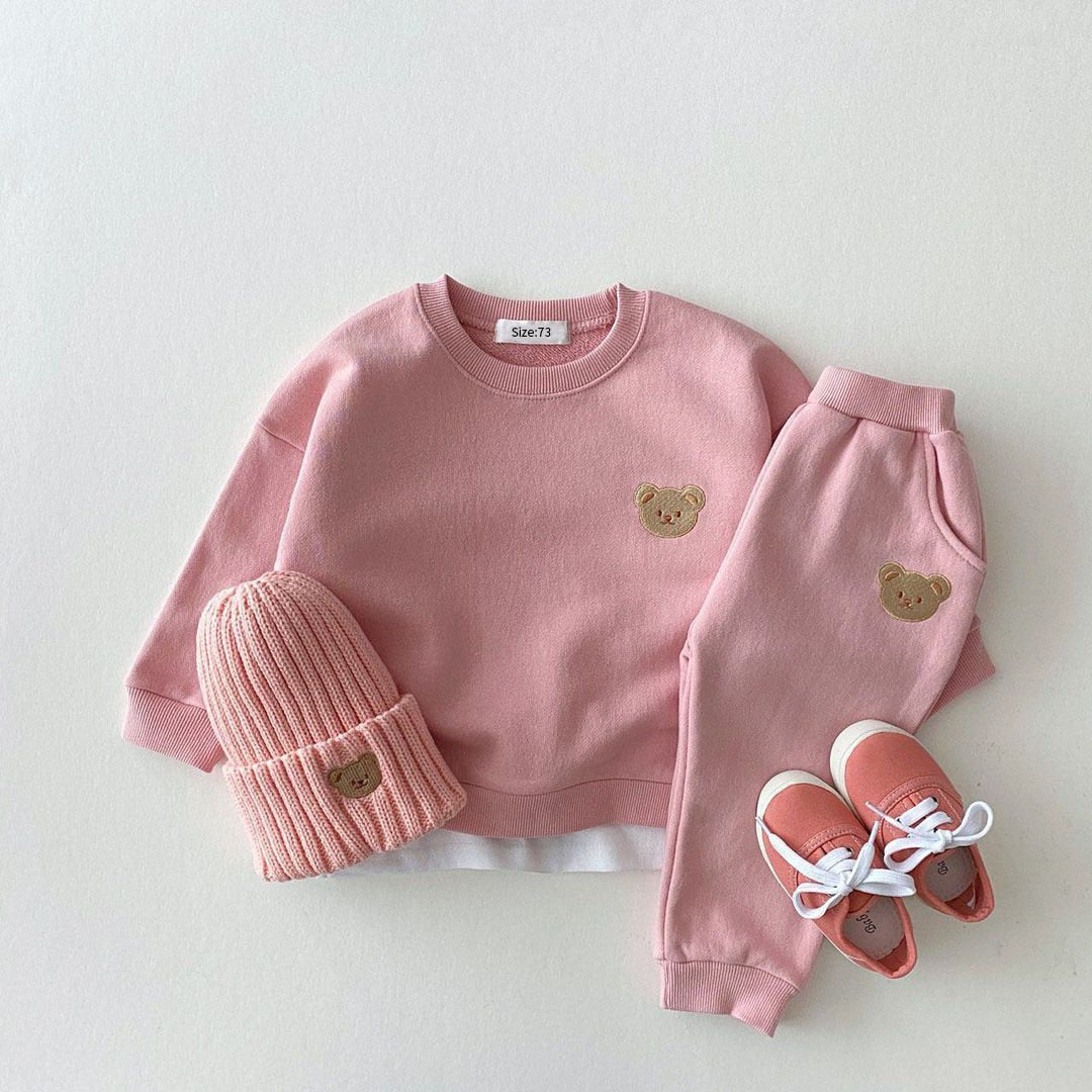 Unisex 2-delige kinderoutfit, een veelzijdige en stijlvolle keuze voor elk kind.