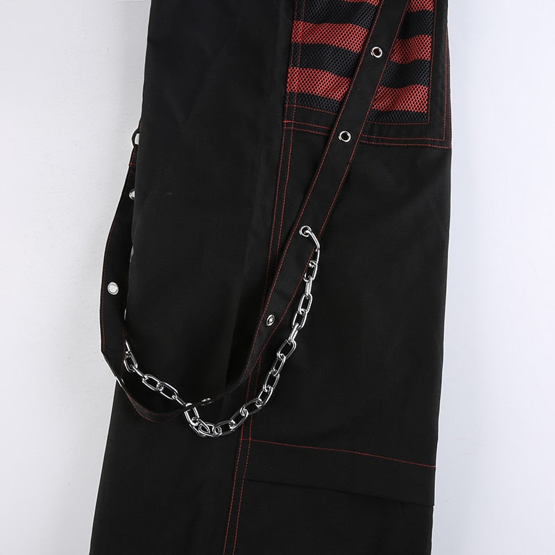 Trendy gothic damesbroek voor alternatieve mode, punk stijl. Uniek design en comfortabel voor elke gelegenheid.