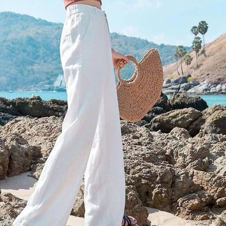 Witte pantalon Diana met hoge taille & wijde pijpen. Een klassieke, comfortabele damesbroek voor een casual of zakelijke look.