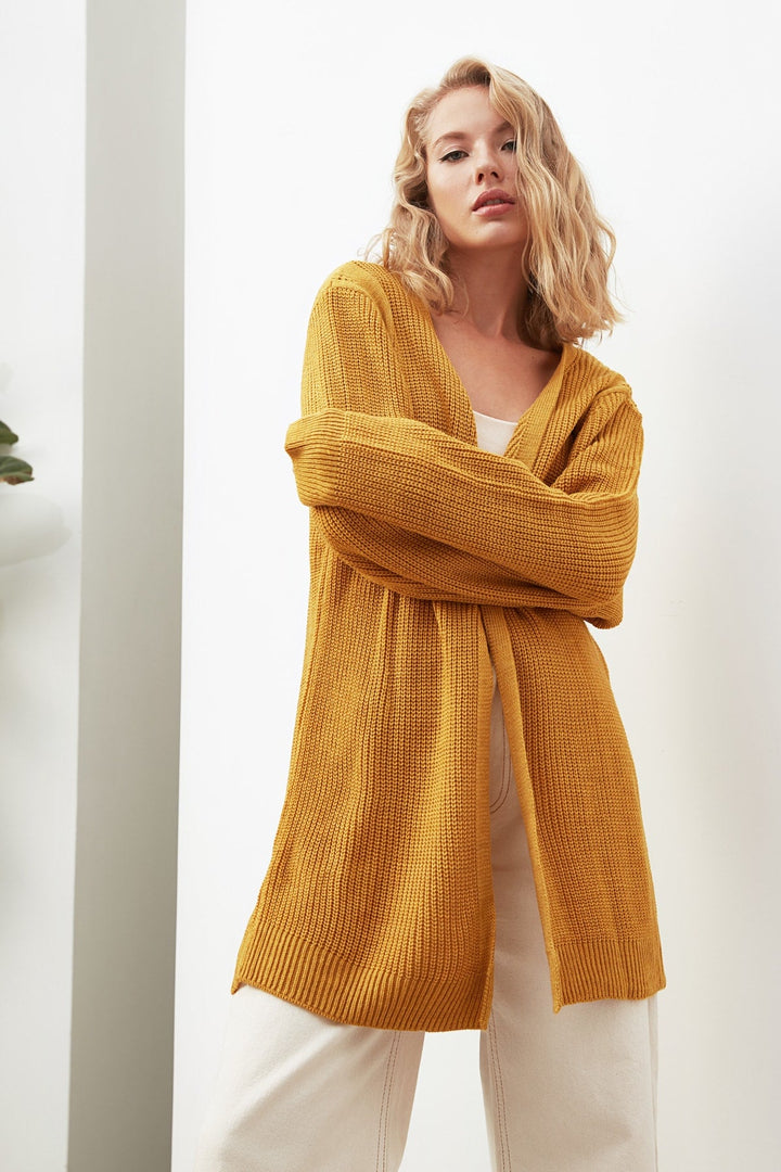 Trendy dames loungevest Yara, gebreid en loosefit, een must-have voor elke casual kledingcollectie.