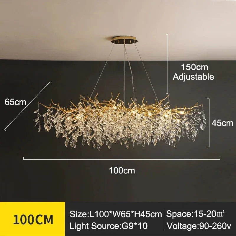 Design kroonluchter Aurelia, goudkleurig, met kristallen en verfijnd bladontwerp.