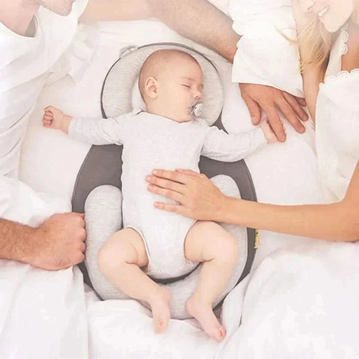 Kinderarts aanbevolen baby slaapkussen voor optimale hoofdsteun en veilige slaap van de baby.