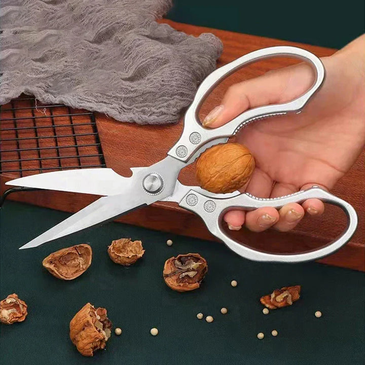 Scherpe, duurzame Japanse RVS keukenschaar. Een efficiënte multitool en onmisbare keukenhulp.