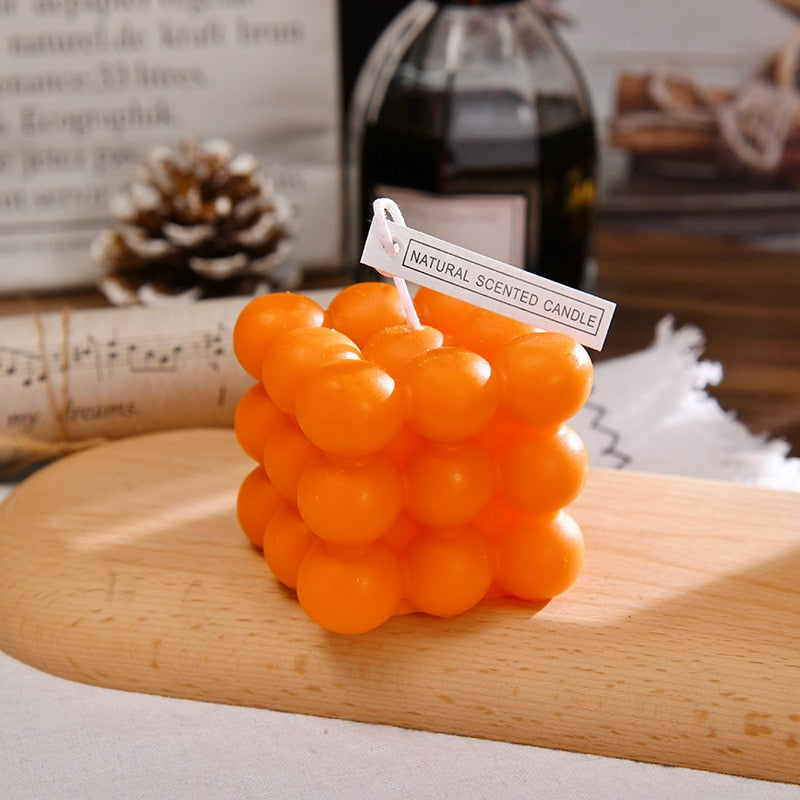 Elegante witte bubbelkaars als woonaccessoire, minimalistisch en modern design voor elke ruimte.