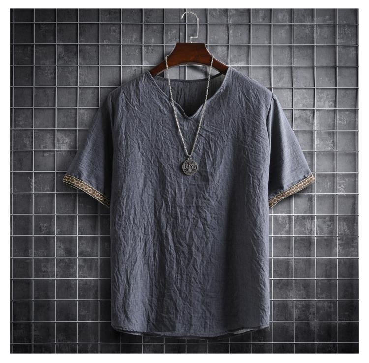 Veelzijdig heren casual V-hals T-shirt, stijlvol en comfortabel voor elke zomerse gelegenheid.