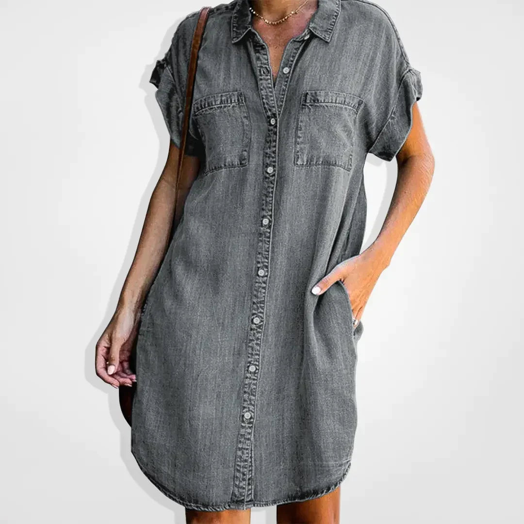 Veelzijdige dames spijkerjurk, comfortabel en perfect voor de zomer. Ook verkrijgbaar in grijs.