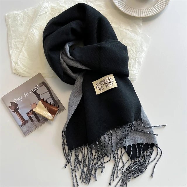 Dikke, zachte wollen sjaal voor optimale warmte. Unisex mode item voor de winter.