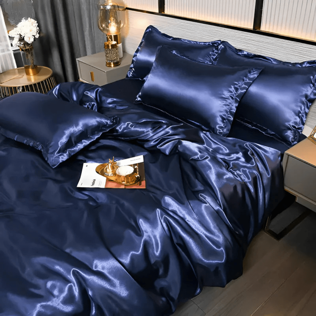 Hoeslaken van luxe moerbeizijde; duurzaam en huidvriendelijk voor een comfortabele en hypoallergene slaapervaring.