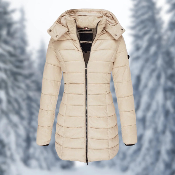 Comfortabele outdoor dames winterjas, warm en waterdicht, geschikt voor winterse avonturen.