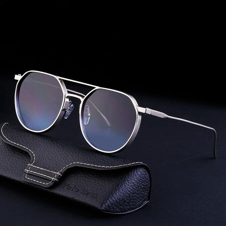 Stijlvolle unisex zonnebril van legering in goud, zilver of zwart. Trendy mode-accessoire met beschermende glazen.