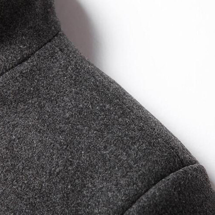 Veelzijdige getailleerde heren jas, ideaal voor zowel casual chic als nette kleding. Beschikbaar in zwart.