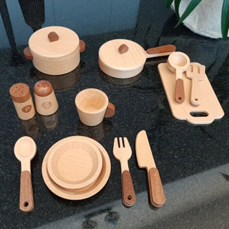Kinderen koken met dit duurzame houten keukenspeelgoed. Ideaal voor rollenspel in de speelkamer, natuurlijk en stevig.