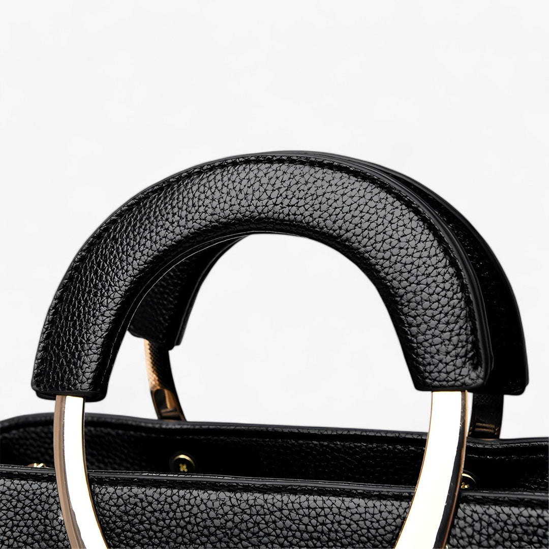 Modebewuste dames met luxe leren tote tas, een stijlvol accessoire voor elke outfit.