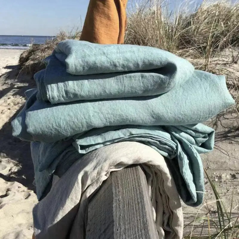 Natuurlijk linnen dekbedovertrek en kussenslopen voor een frisse, ademende slaapervaring, pure comfort.