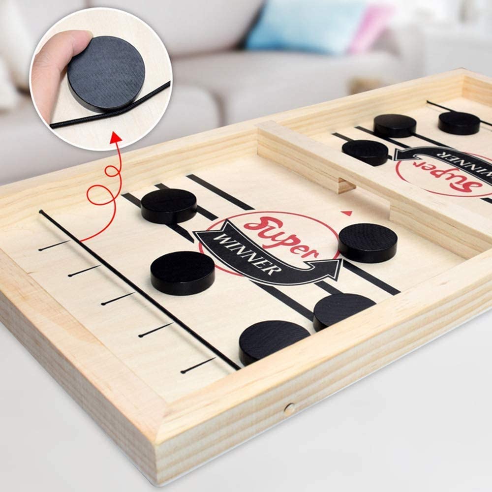 Duurzaam houten tafelhockey spel, een klassiek familiespel en kinderspeelgoed voor urenlang binnenplezier.