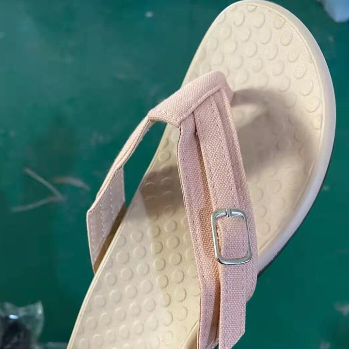 Orthopedische dames slippers die voetpijn verlichten; bieden comfort en stabiliteit.