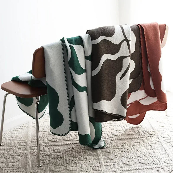 Zacht imitatie kasjmier plaid met Scandinavisch jacquard patroon, perfect als stijlvolle bankdeken.