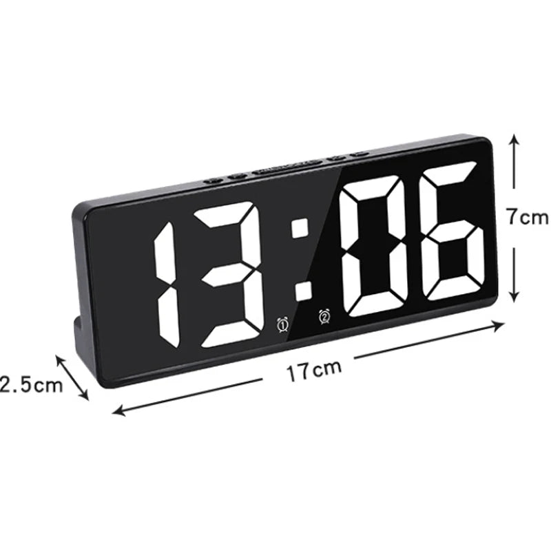 Compacte moderne wekker met groot LED display, temperatuur, kalender en energiebesparende modus.