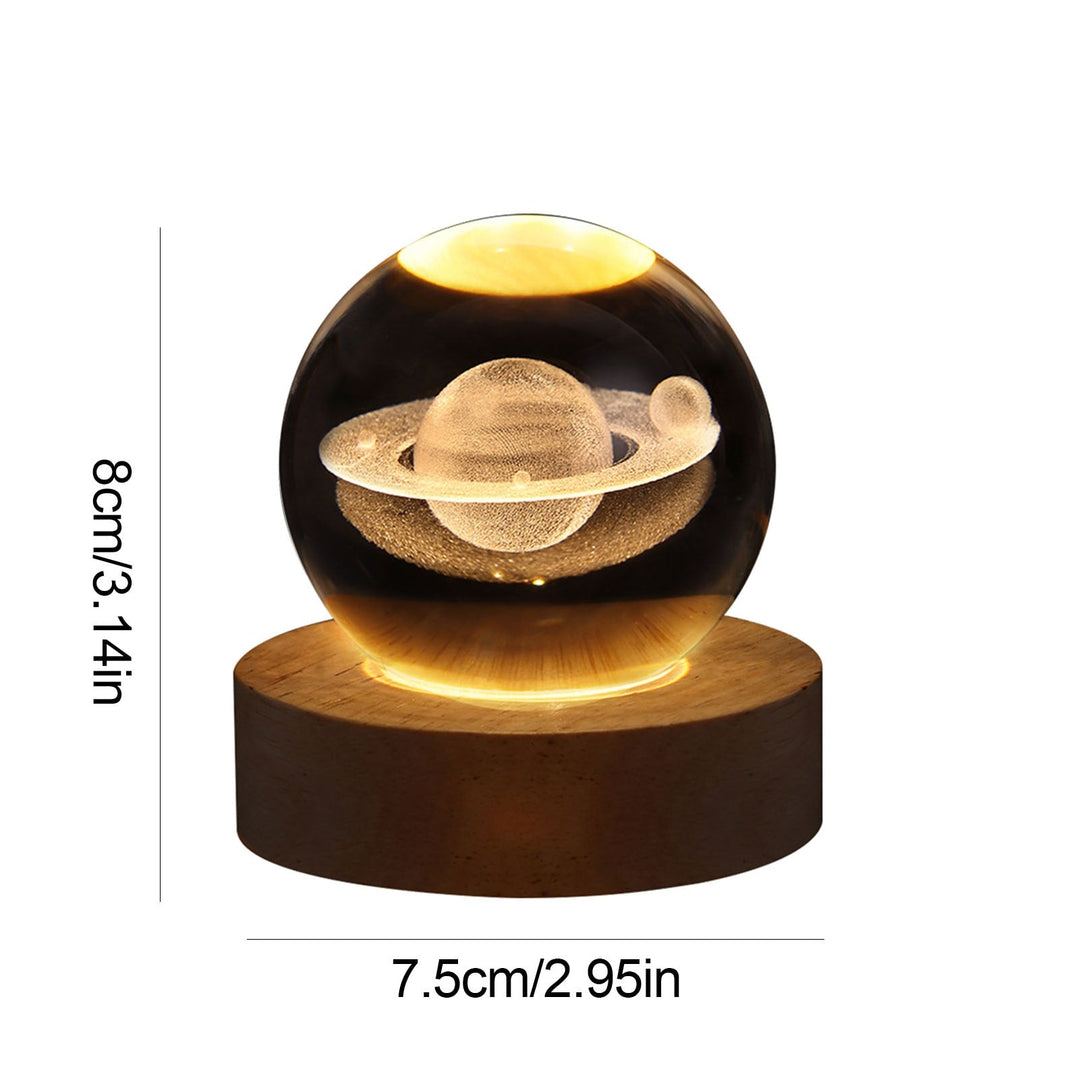 Betoverende kristallen lichtbol met realistische 3D maan. Ideaal voor sfeerverlichting.