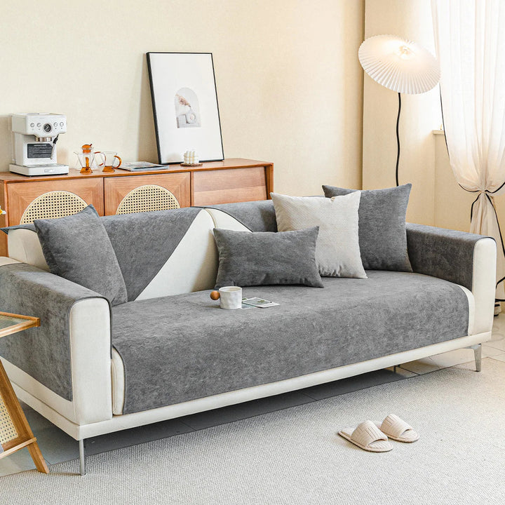 Moderne Bobby bankbeschermer van chenille, antikras en antislip voor een stijlvol en schoon interieur.