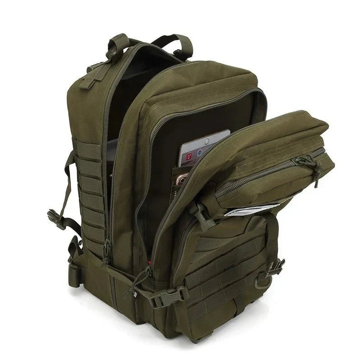 Moderne unisex 50 liter tactische backpack, waterdicht en robuust, voor outdoor en reizen.