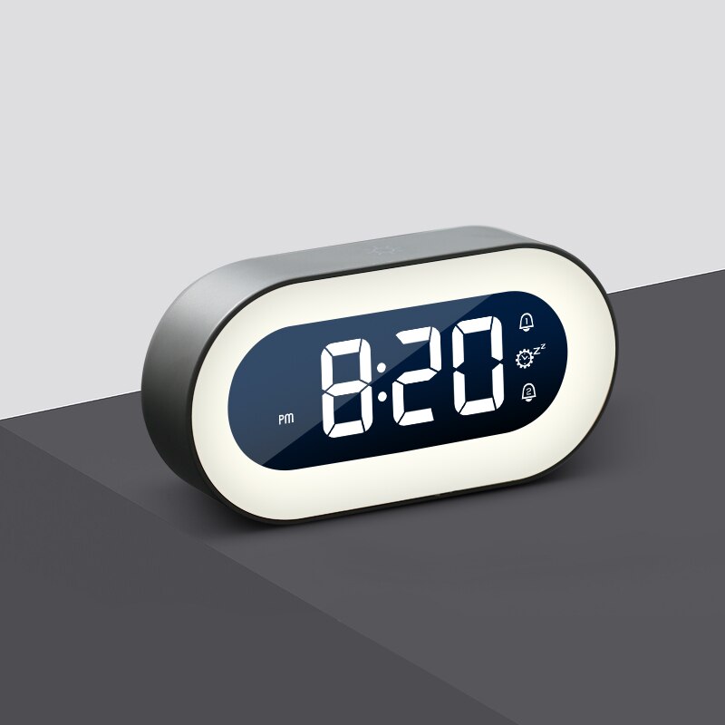 Compacte digitale wekker met nachtlampje, LED display en moderne uitstraling, geschikt voor elke slaapkamer.