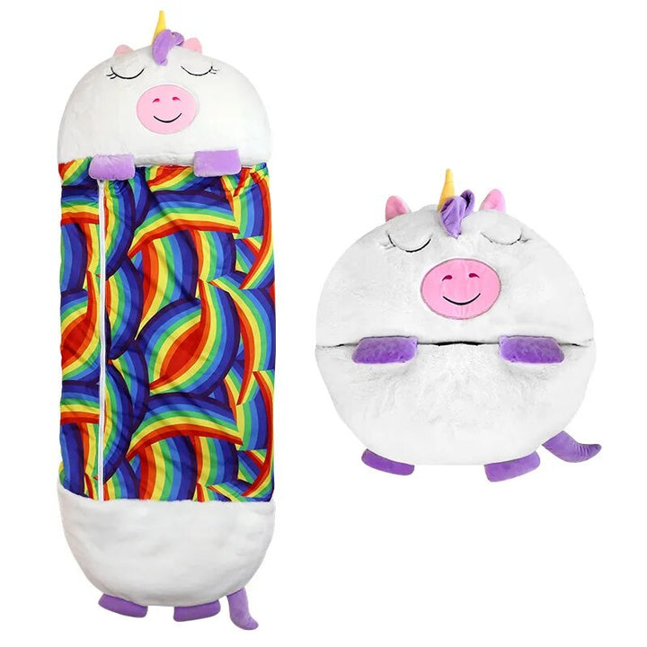 Deze kinderslaapzak met dierenthema is een zachte dierenvriend voor in bed of op de bank.