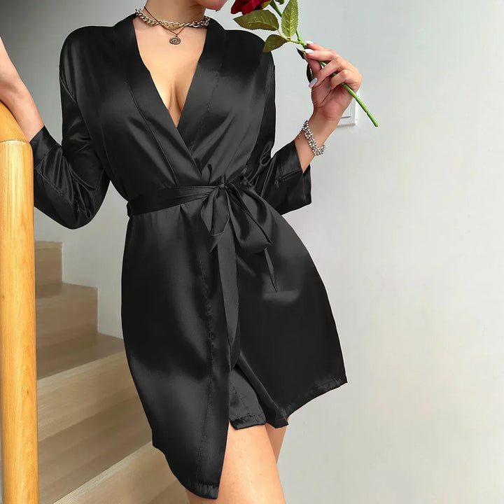 Elegante dames ochtendjurk Noémie van glacé zijde met vetersluiting, perfecte loungewear voor vrouwen.