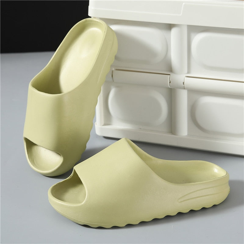 Dames comfort slippers, ideaal voor ontspanning thuis, strand of als casual zomerschoen.