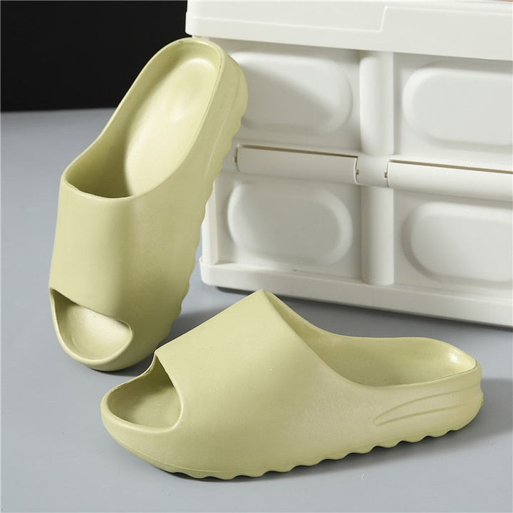 Dames comfort slippers, ideaal voor ontspanning thuis, strand of als casual zomerschoen.