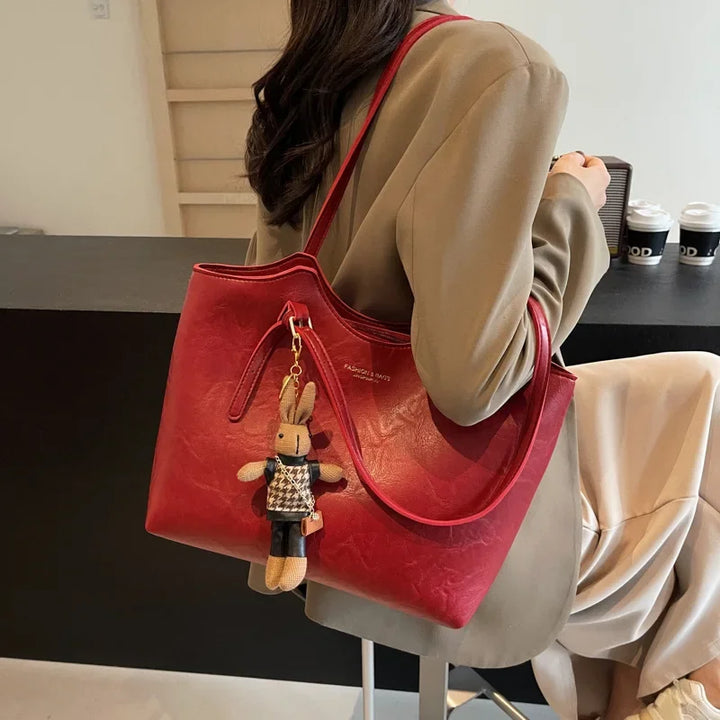 Casual doch stijlvolle vegan leren schoudertas, een veelzijdig dames mode item met authentieke vintage look.